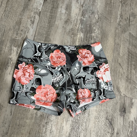 Feed Me Fight Me “rose skull” limited edition short ❤️😊❤️😊 - Picture 1 of 5